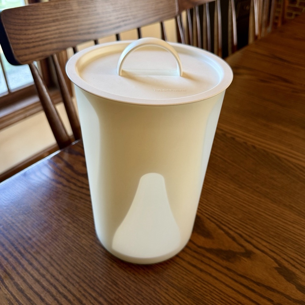Vintage Tupperware "BagelStor" Bagel & Baked Goods Keeper Round & Tall